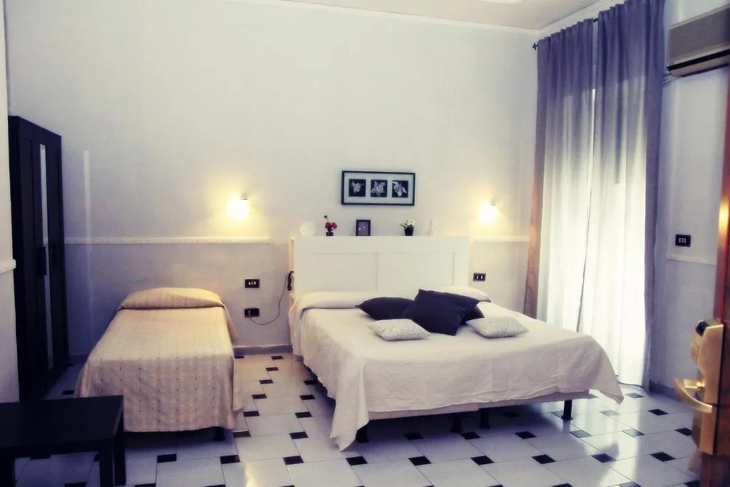 Hotel Luna Rossa Naples
