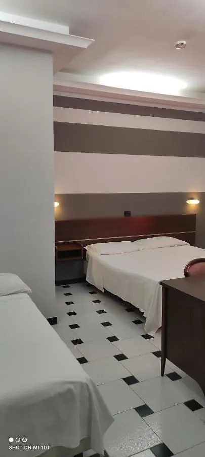 Hotel Luna Rossa Nápoly 3*,