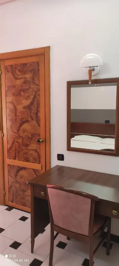 Hotel Luna Rossa Naples